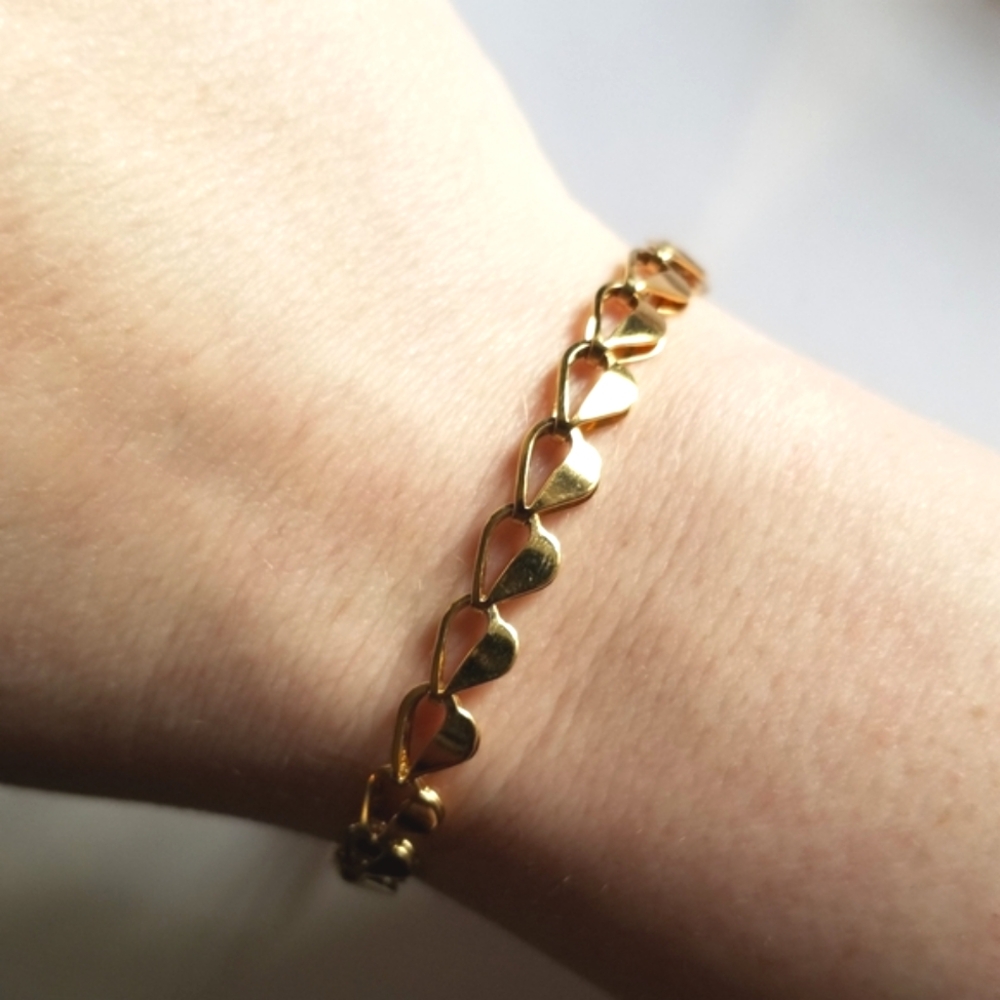 Heart bracelet gold tone row of hearts repeating coquette romantic jewelry